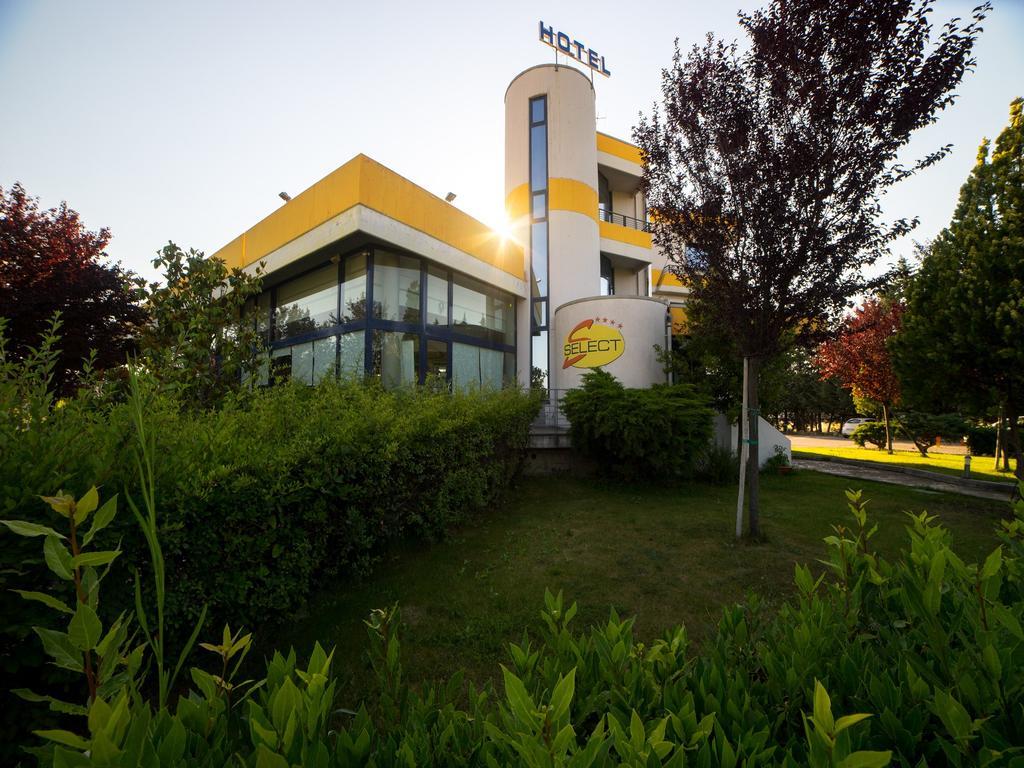 Hotel Select Atessa Kültér fotó
