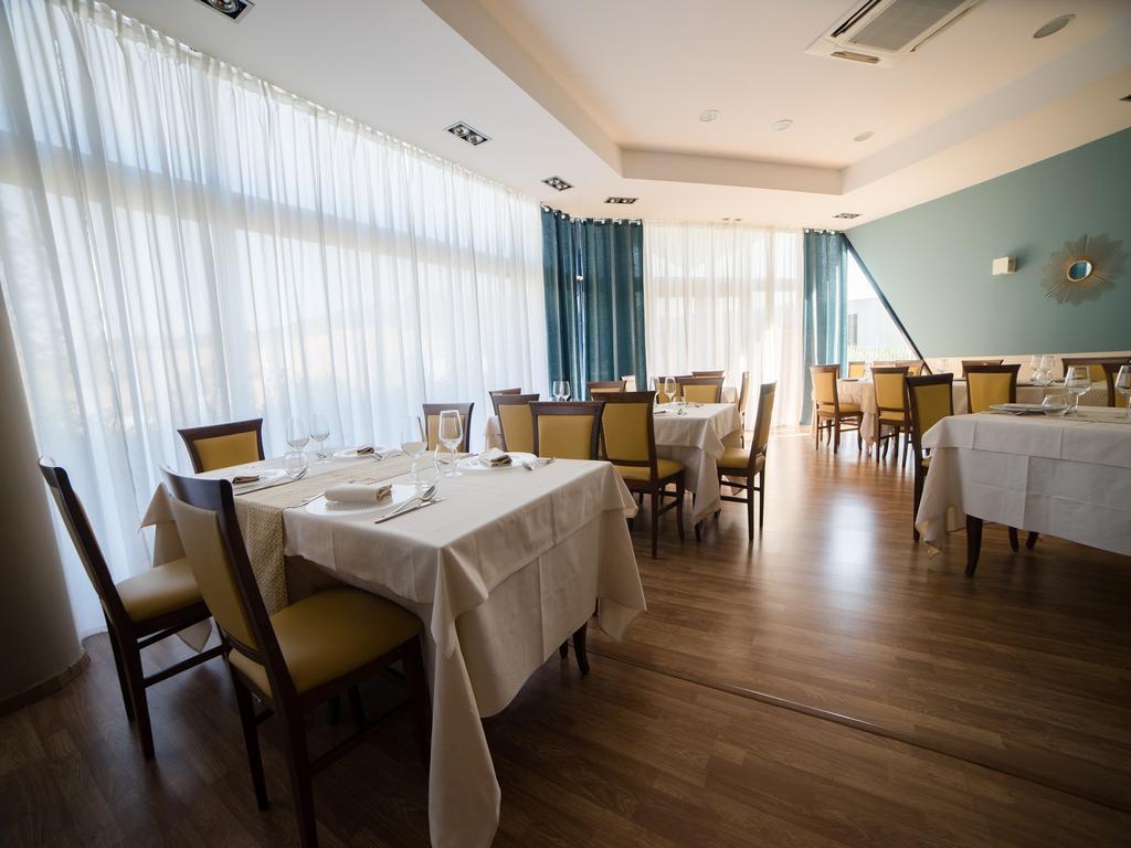 Hotel Select Atessa Kültér fotó