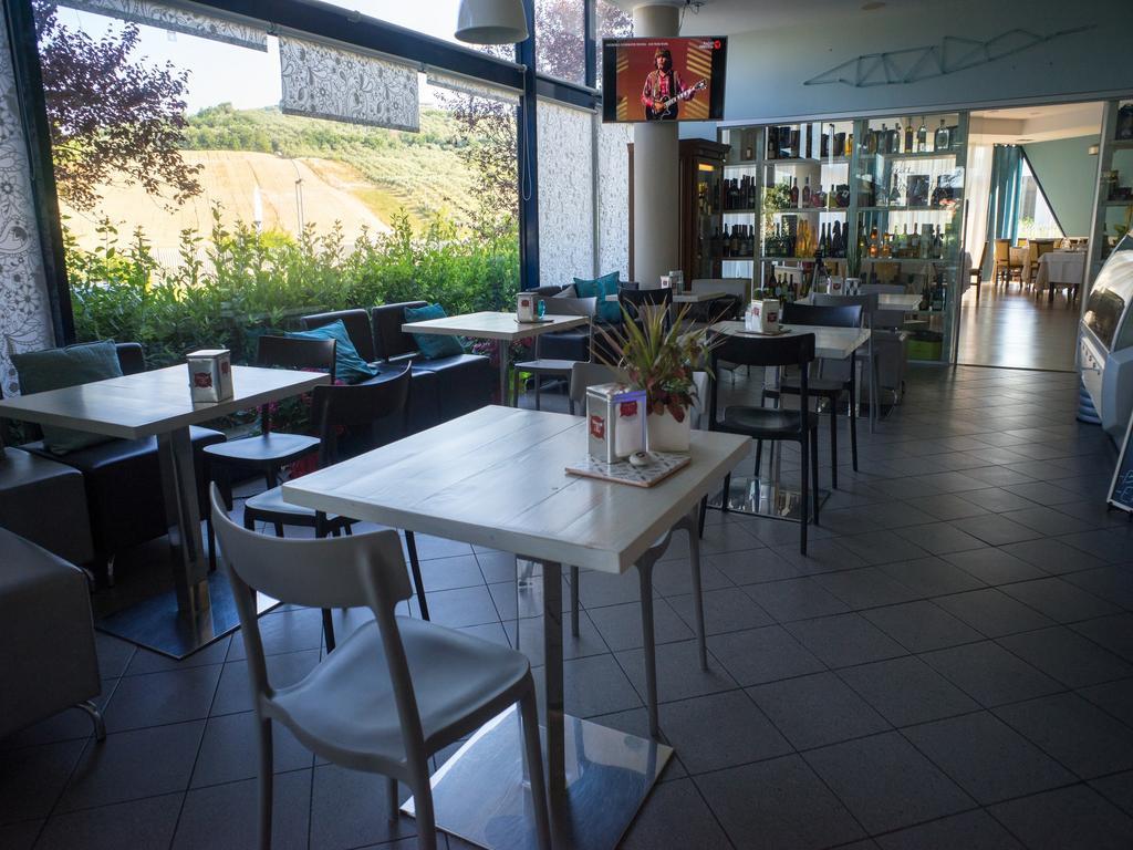 Hotel Select Atessa Kültér fotó