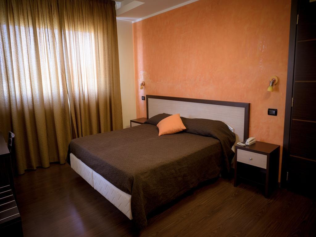 Hotel Select Atessa Kültér fotó
