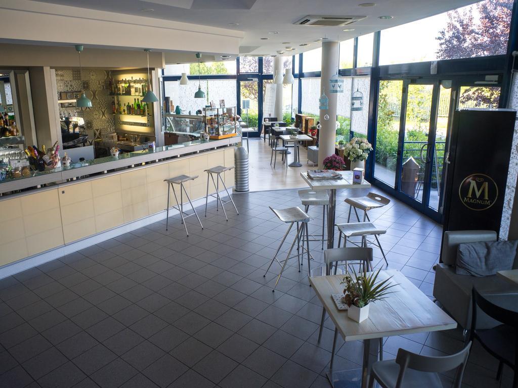 Hotel Select Atessa Kültér fotó