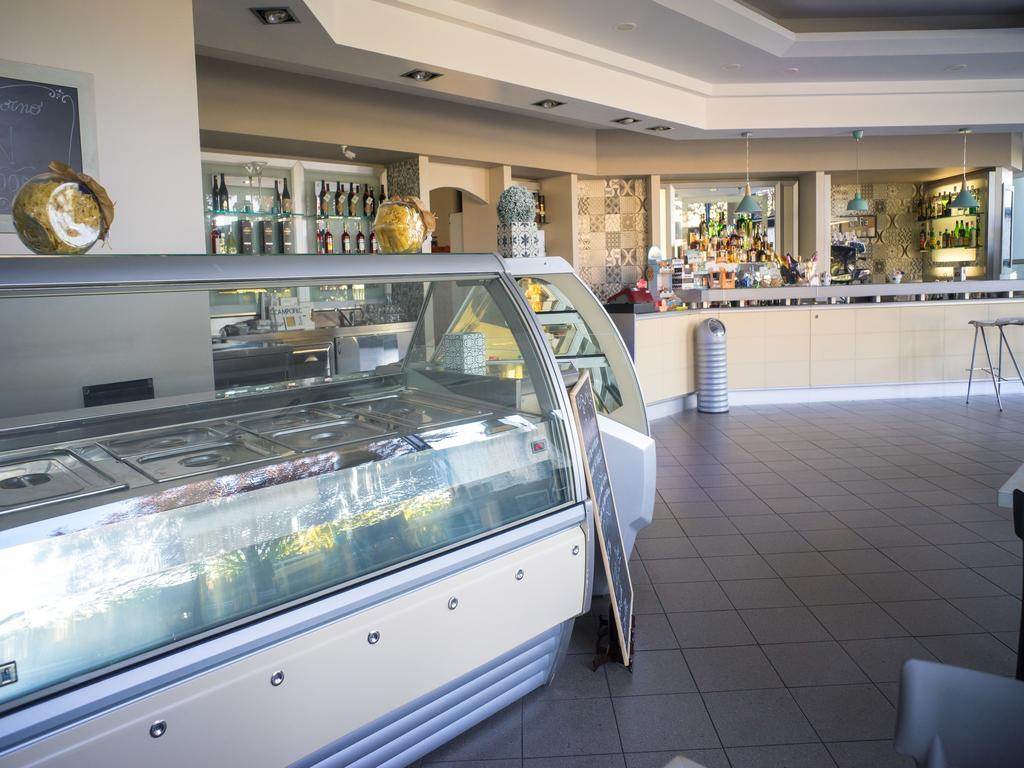 Hotel Select Atessa Kültér fotó