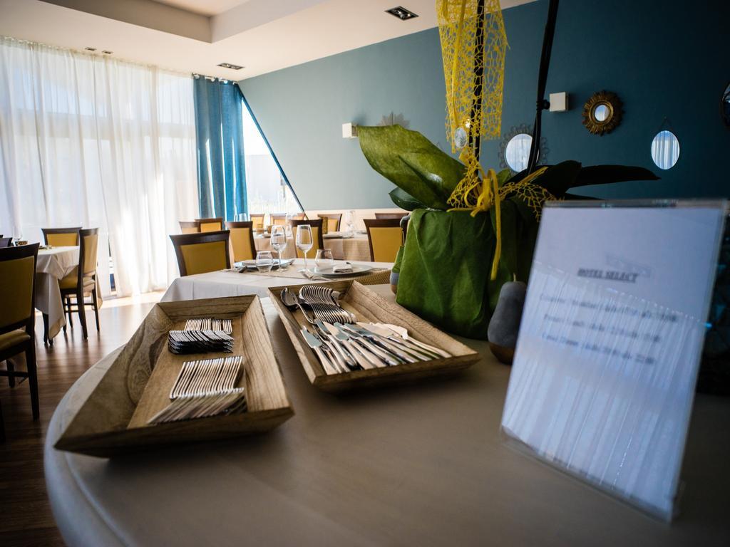 Hotel Select Atessa Kültér fotó
