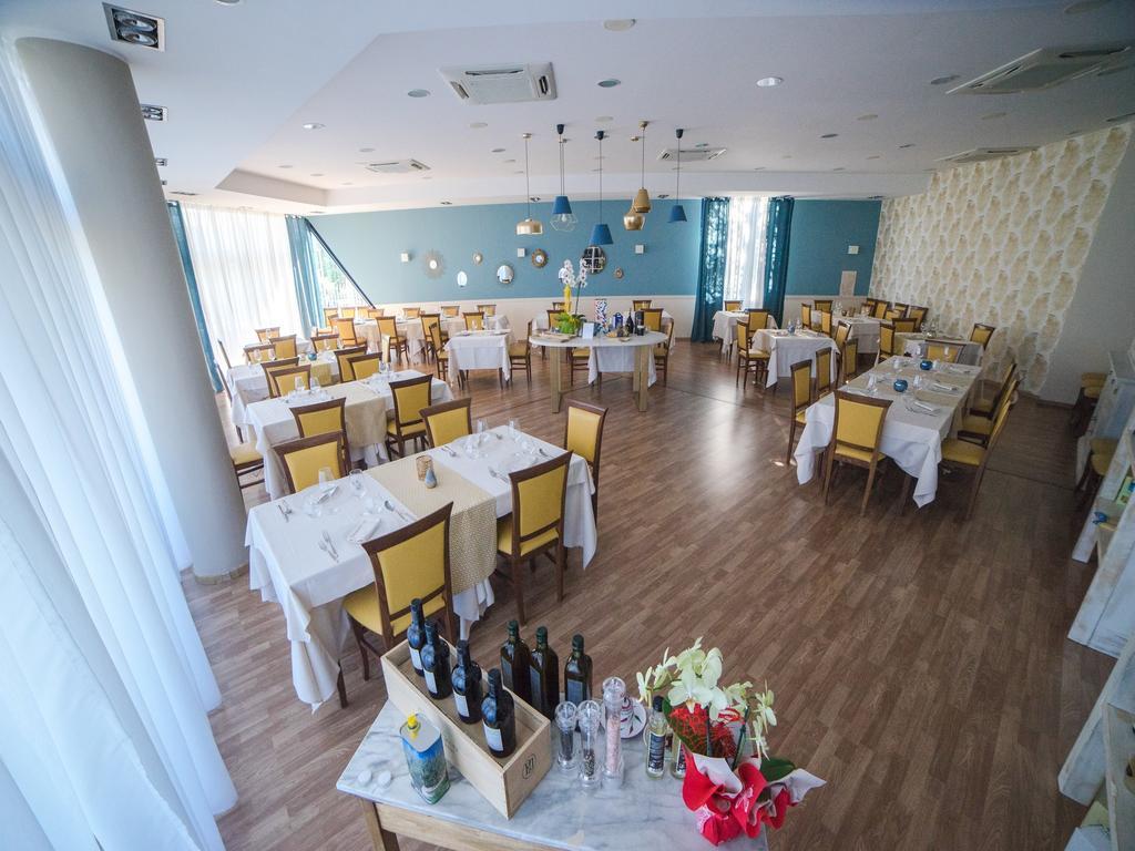 Hotel Select Atessa Kültér fotó