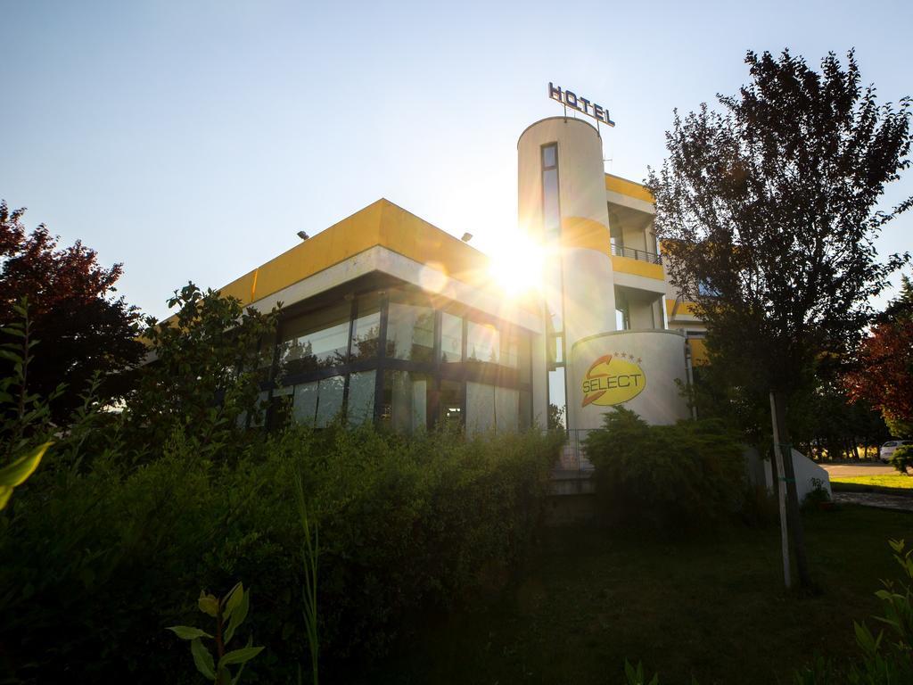 Hotel Select Atessa Kültér fotó
