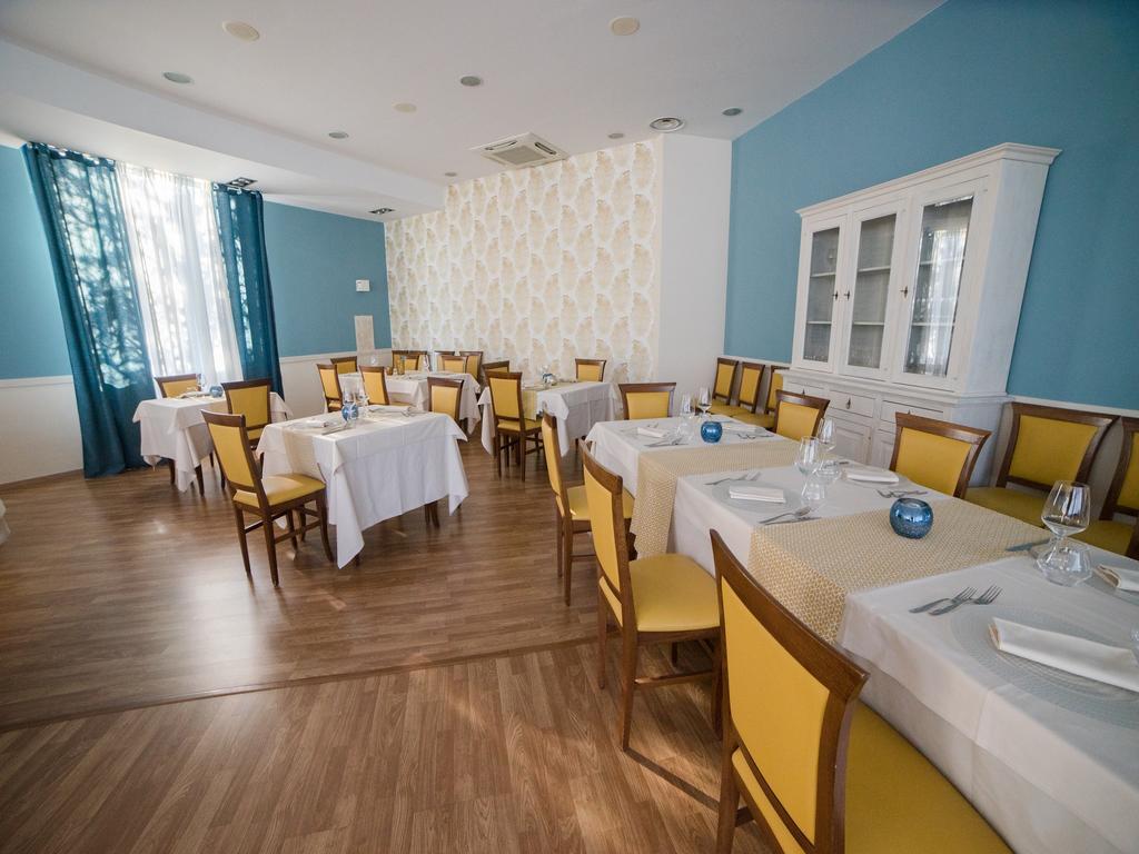 Hotel Select Atessa Kültér fotó