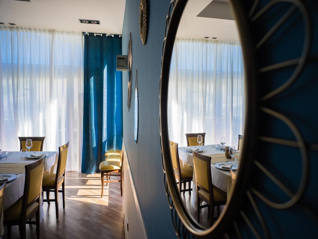 Hotel Select Atessa Kültér fotó