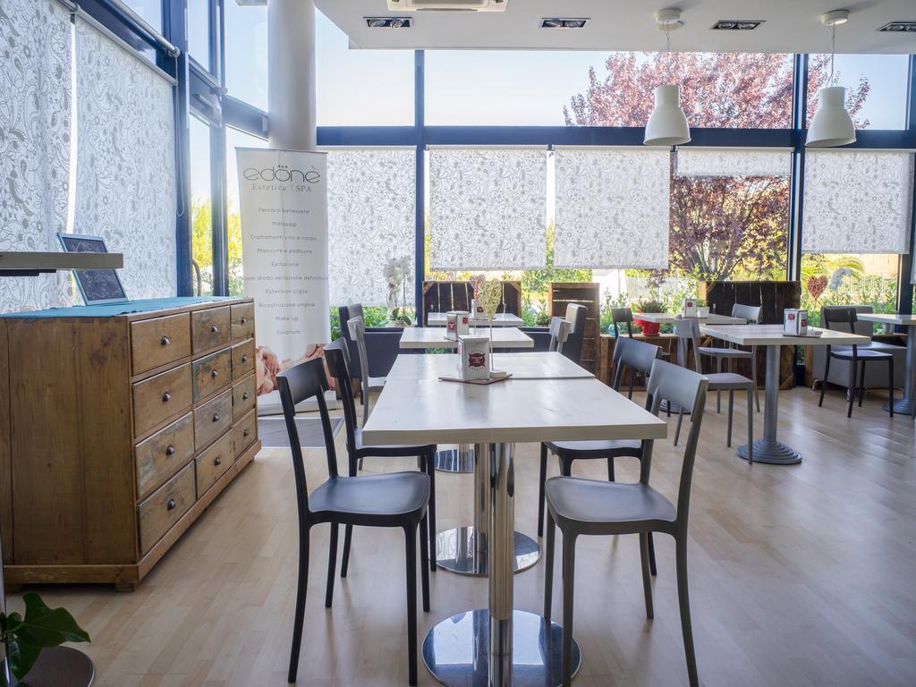 Hotel Select Atessa Kültér fotó